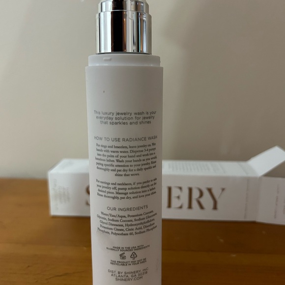 The Shinery Jewelry Radiance Wash and Illuminating Pom. - Picture 11 of 16